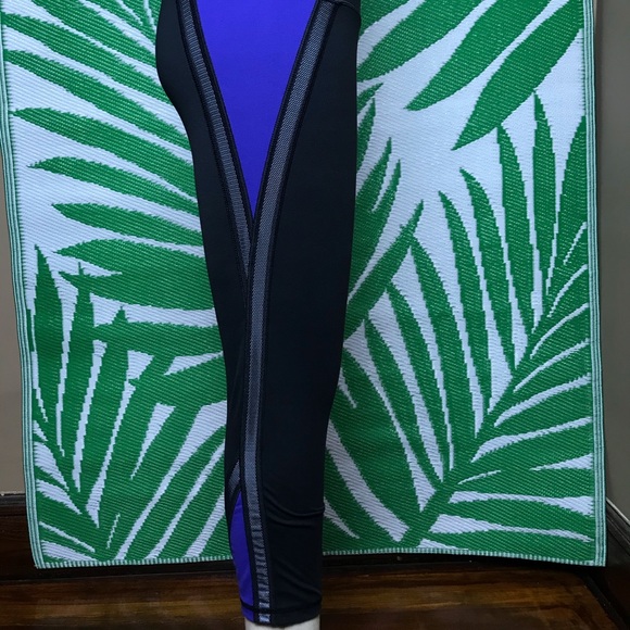 SOLD - Victoria’s Secret sport leggings - Picture 7 of 9